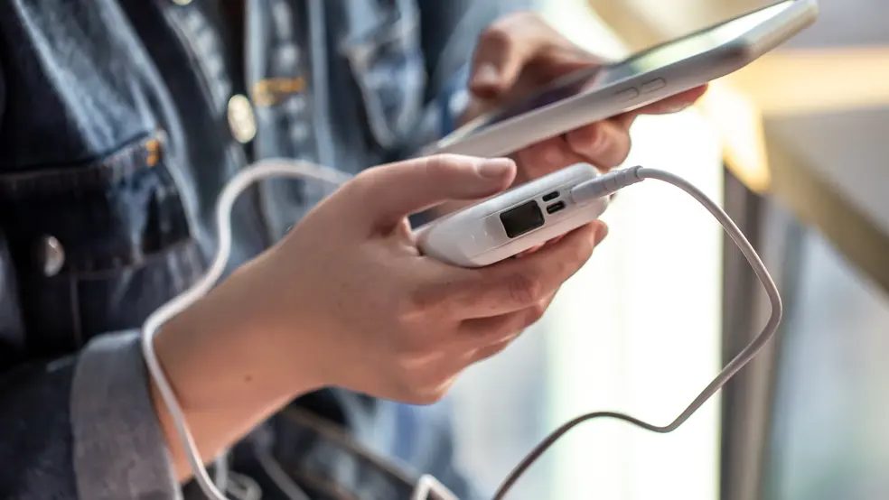 Obrazovka telefonu se zapnutým režimem úspory energie