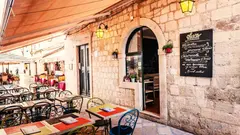 radiční italská kavárna s posezením venku