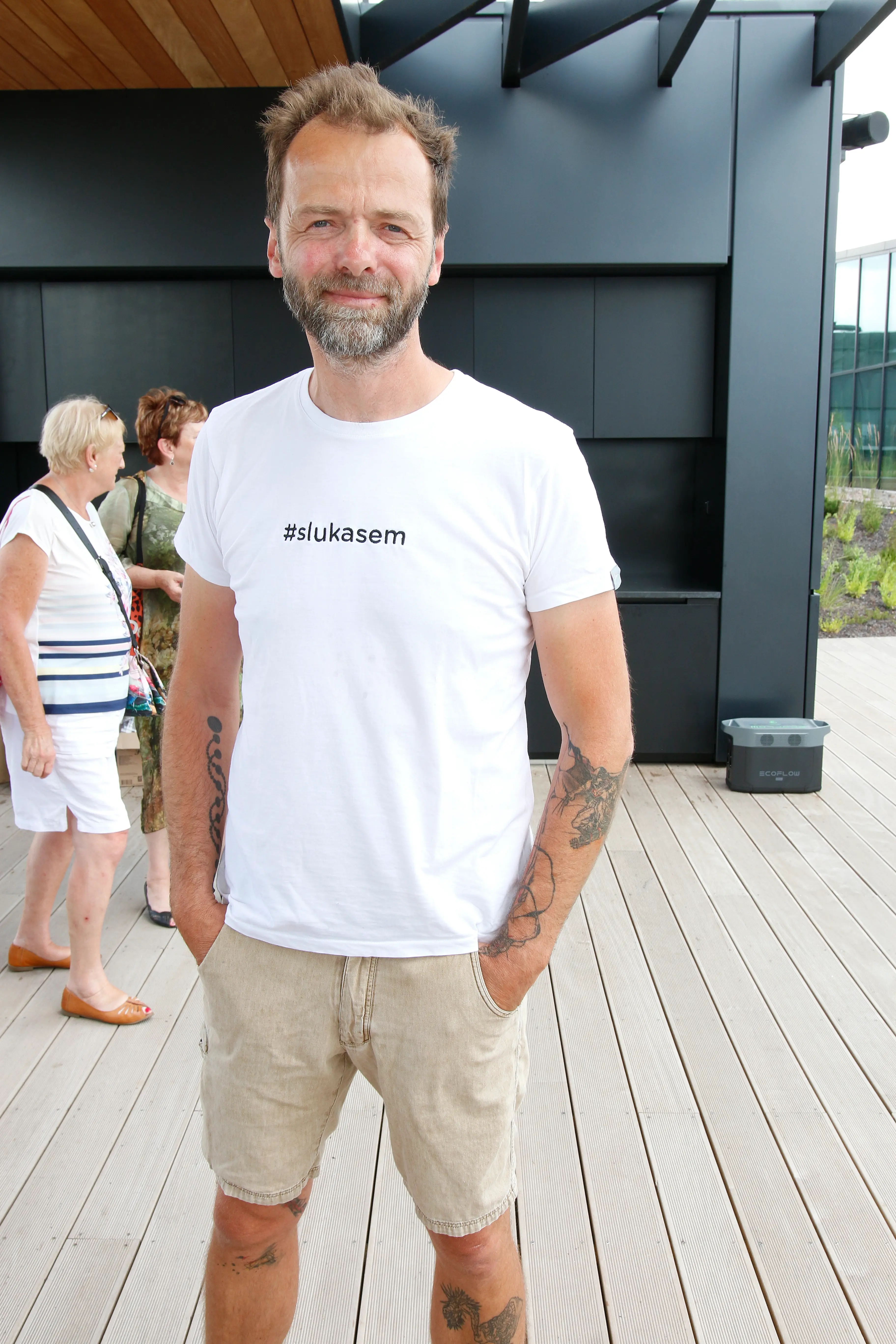 Lukáš Langmajer v pohodovém letním outfitu