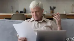 Řešení financí u seniorů: Jak včasným rozhodnutím předejít problémům