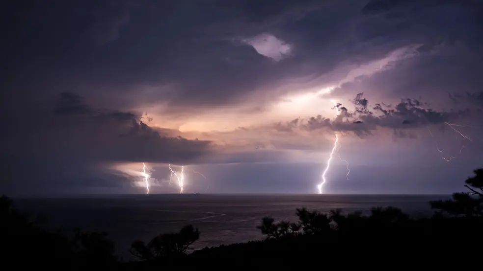 Tohle Česko dlouho nezažilo! Nebezpečné bouřky se blíží, čeká nás chaos a náhlé změny?