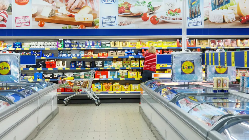 Parkoviště před prodejnou Lidl s novým označením